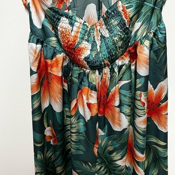 CUPSHE Women's Backless Maxi Dress in Tropical Green. Sz M 8-10 - Picture 9 of 10